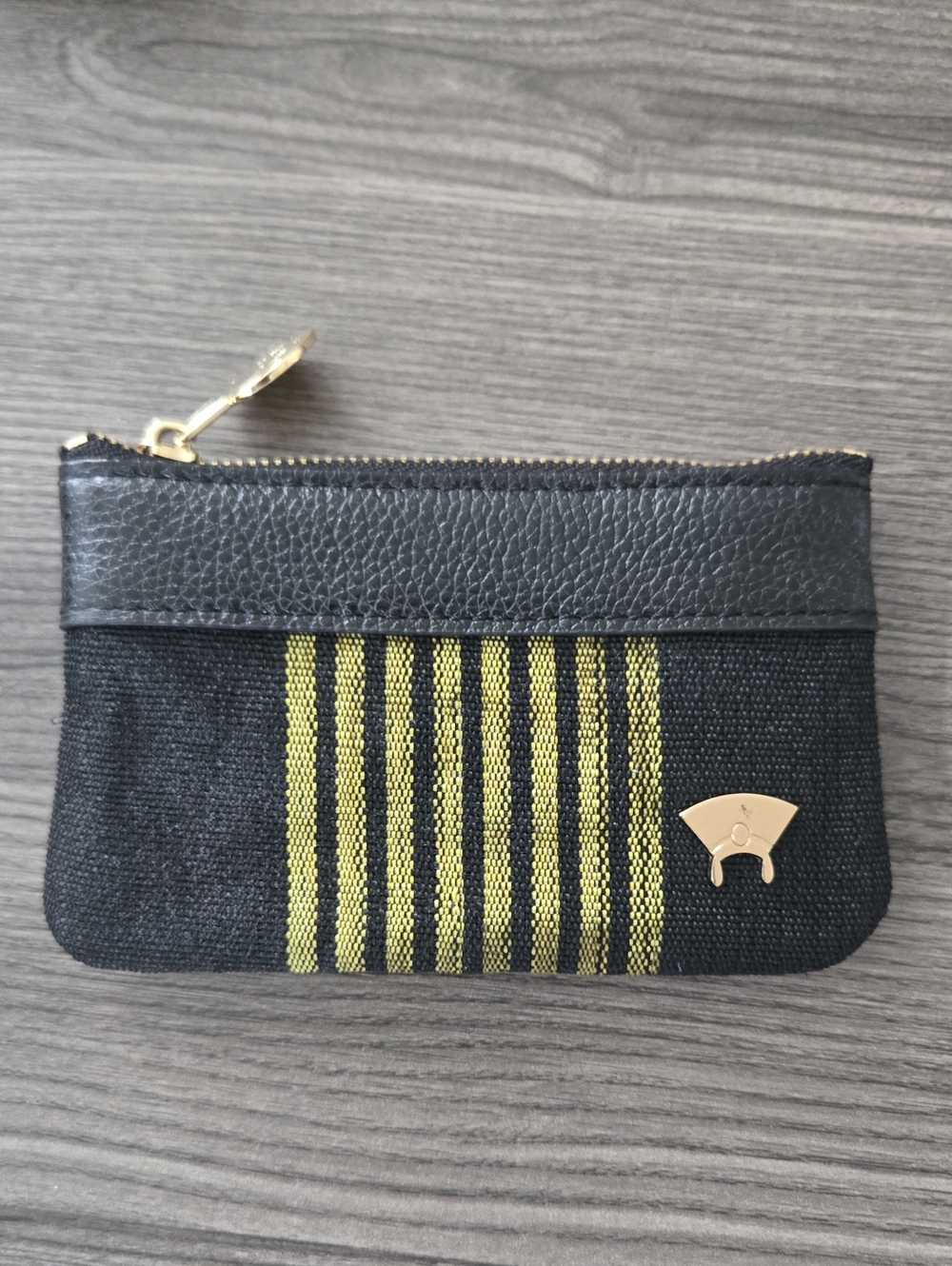 Black and Chartreuse Striped Zip Pouch_0083